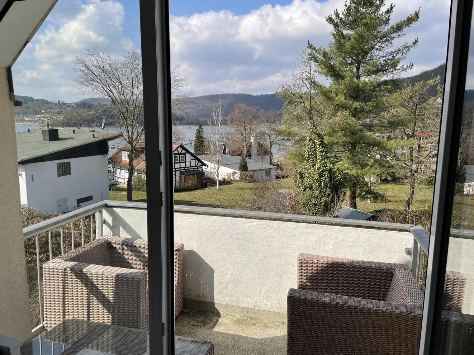 Gemutliche 93M2Fewo Mit 2 Schlafzimmern Und Seitlichem Seeblick Vom Balkon Scheid  ภายนอก รูปภาพ
